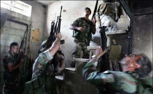Des échanges de tirs entre combattants islamistes et soldats libanais avaient éclaté dans la nuit à Tripoli ainsi qu'aux abords du camp, où le Fatah al-Islam avait annoncé en novembre 2006 sa création