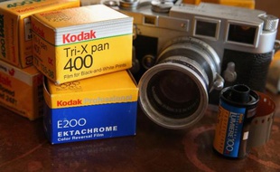 Le groupe américain Eastman Kodak a annoncé que le tribunal des faillites de New York avait approuvé son accord avec son plus gros créancier, le fonds de pension britannique KPP, faisant un pas de plus vers sa sortie de faillite.