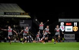 Man United prend la marée contre une D4 anglaise et paume aux tirs au but
