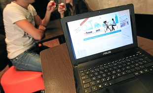 Le site offre les consommations lors du premier rendez-vous dans un bar.