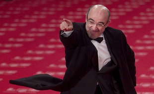 L'acteur espagnol Alex Angulo pose à son arrivée à la cérémonie 2011 des Goyas, l'équivalent des Césars en France,