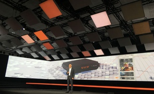 Le PDG d'Orange Stéphane Richard présentant la nouvelle Livebox.
