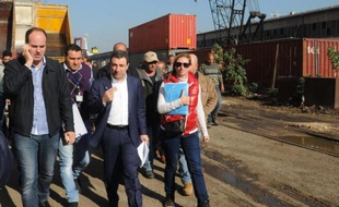 Le ministre libanais de la Santé Waël Abou Faour visite le port de Beyrouth le 29 décembre 2014