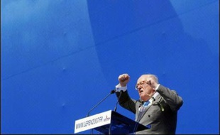 "C'est nous qui avons raison et tôt ou tard le pays le reconnaîtra", a-t-il martelé, en appelant à la mobilisation pour les législatives, dont il "animera personnellement" la campagne.