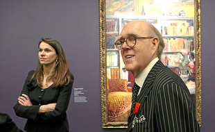 Aurélie Filippetti et Spencer Hays, tout juste fait Officier de la Légion d'honneur, au musée d'Orsay.