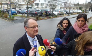 Le professeur Gilles Brassier s'est exprimé ce lundi après-midi sur l'état de santé des cinq patients.