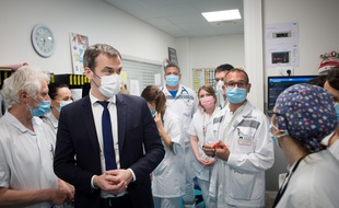 Olivier Veran, ministre de la Santé, en visite à l'hôpital de Brignoles le 12 mai 2021.
