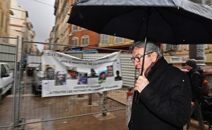 Jean-Luc Mélenchon lors d'une visite rue d'Aubagne