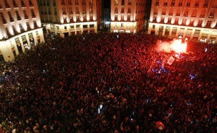 Jusqu'à 9.000 personnes ont participé le 12 mai à l'apéro géant à Nantes.