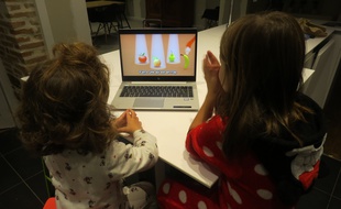 La chaîne YouTube "Les Patapons" diffuse des comptines pour les enfants âgés de 6 mois à 7 ans.