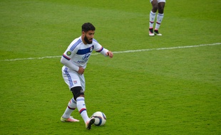 Nabil Fekir est souvent revenu au niveau de son milieu de terrain afin de retoucher le ballon.