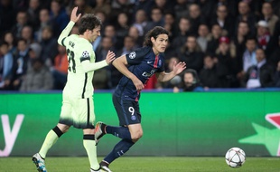 Edinson Cavani face à David Silva lors de PSG-Manchester City en Ligue des champions, le 7 avril 2016.