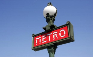 Signalisation d'une bouche de métro de la RATP