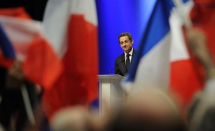 Nicolas Sarkozy (UMP) estime que la parité "ne se limite pas" au gouvernement et doit s'exercer dans la vie quotidienne des Françaises, disant vouloir créer davantage de solutions de garde des enfants.