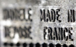 Le déficit commercial de la France s'est creusé de plus d'un milliard d'euros en août, à 5,3 milliards, sous l'effet notamment d'un rattrapage des importations par rapport au faible niveau de juillet, a annoncé mardi la ministre du Commerce extérieur Nicole Bricq sur LCI.
