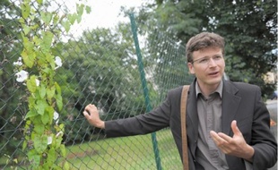 Bruno Parasote, devant le terrain où sera construit l'écoquartier sur l'Ilot Lombardie.