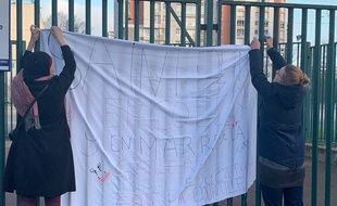 Les professeurs du collège La Courtille à Saint-Denis ont décider d'exercer leur droit de retrait après la violente agression d'un de leur collègue devant l'établissement.