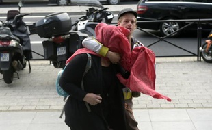 Charlène Cotte, la mère de Bastien, à son arrivée le 8 septembre 2015 au tribunal de Melun