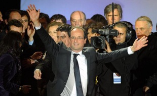 "Le pouvoir", premier long métrage de cinéma sur les premiers mois de François Hollande à l'Elysée, réalisé par Patrick Rotman et Pierre Favier, sortira sur les écrans le 15 mai, un an pile après l'entrée en fonction du nouveau président socialiste, ont annoncé mardi ses producteurs.
