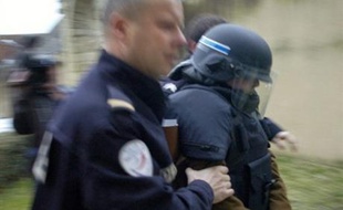 Christian Beaulieu, 57 ans, accusé d'avoir violé et tué Mathias, 4 ans, en mai 2006 à Moulins-Engilbert (Nièvre), s'est montré peu bavard lundi, au premier jour de son procès devant la cour d'assises de la Nièvre à Nevers.