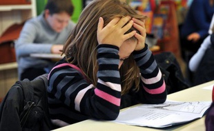Des parents d'élèves et des enseignants appellent à partir de lundi à une "quinzaine sans devoirs" à la maison, une pratique supprimée en 1956 dans le primaire mais qui perdure, malgré des doutes sur leur efficacité et les critiques sur l'injustice qu'ils représentent pour les familles défavorisées.