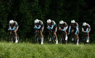 l'équipe AG2R sur le chrono par équipe du Dauphiné