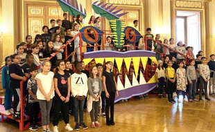 Répétitions de l'opéra participatif La Légende du Roi Dragon, avec 200 enfants bordelais, à l'Opéra de Bordeaux.