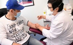 Un test sérologique permet de savoir si l'on a contracté le coronavirus et si l'on est immunisé contre la maladie.