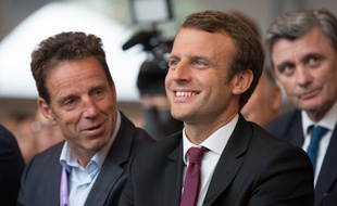 Geoffroy Roux de Bézieux et Emmanuel Macron à Jouy-en-Josas le 27 août 2015.