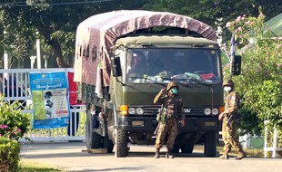 L'armée dans les rues de Naypyidaw, le 2 février 2021.
