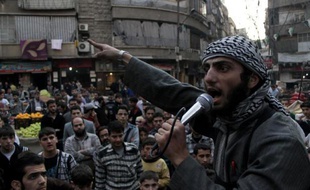 Un groupe lié à Al-Qaïda ayant pris le contrôle de la ville irakienne de Fallouja a appelé mardi les sunnites à poursuivre leur combat contre les forces armées gouvernementales, qui ont reporté provisoirement leur assaut visant à libérer cette ville.