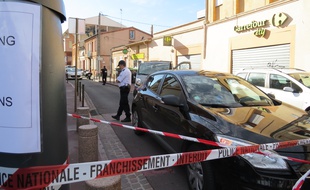 Rue de Varsovie, à Toulouse, vendredi 17 octobre, après le braquage de la supérette Carrefour City au cours duquel le braqueur a été tué par un policier.