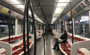 Illustration de confinement dans le métro à Lyon.