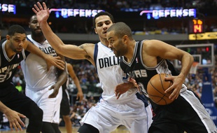 Tony Parker lors du match entre San Antonio et Dallas le 26 décembre 2013.