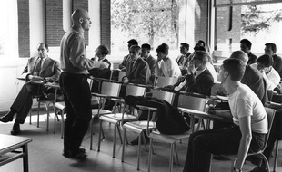 L'une des rares photos d'Alexandre Grothendieck, debout