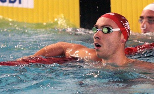 Le nageur français Jérémy Stravius, lors des séries du 100m dos, le 19 mars 2012 à Dunkerque.