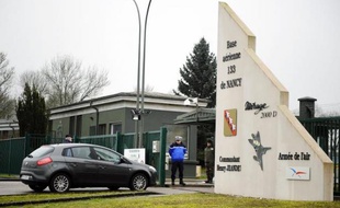 Entrée de la base aérienne 133 de Nancy-Ochey (Meurthe-et-Moselle), le 27 janvier 2015