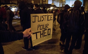 Un rassemblement à Aulnay-sous-Bois en soutien à Théo.