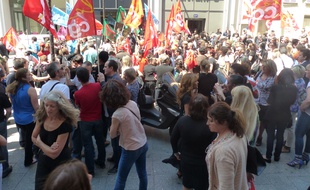 Manifestation devant le Printemps à Paris (9e), le 24 juin 2014