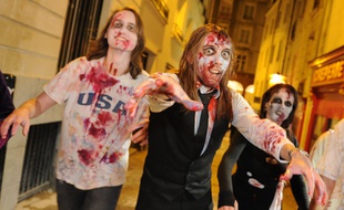 Nantes, le 18/11/2010 Zombies walk marche des zombies dans les rues nocturnes