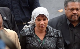 Nafissatou Diallo, qui accuse Dominique Strauss-Kahn d'agression sexuelle, est arrivée lundi vers 13H00 (18H00 GMT) dans le tribunal de New York où doit avoir lieu l'audience qui pourrait aboutir à la signature d'un accord avec l'ex-directeur du FMI, a constaté l'AFP.