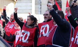 Les manifestants sont place de la Mairie à Rennes, ici le 1er mai 2016.