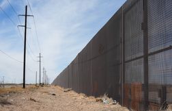 Pourquoi le mur à la frontière avec le Mexique va être repeint en noir