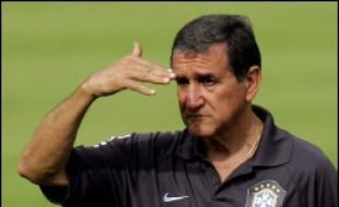 Le quart de finale du Mondial-2006 de football entre le Brésil et la France "ne sera pas une revanche" de la finale de 1998 qui avait sacré les Français (3-0), a affirmé mercredi le sélectionneur brésilien Carlos Alberto Parreira.