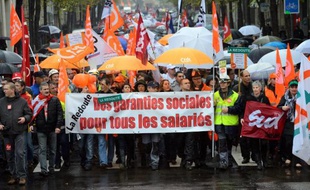 Le gouvernement s'est déclaré vendredi "attentif" au sort de La Redoute, que le groupe Kering (ex-PPR) s'apprête à vendre, demandant à ce dernier de "surseoir à toutes décisions" pour "laisser le temps au nécessaire dialogue" avec les salariés, les élus et l'Etat.