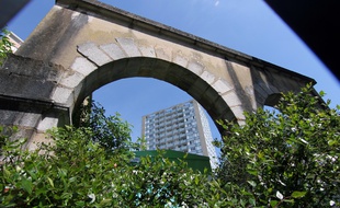 Les arches le long du boulevard Emmanuel-Mounier, au Gros-Chêne, à Rennes.