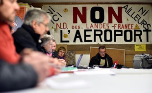 Des représentants d'associations opposées à l'aéroport de Notre-Dame-des-Landes, le 5 janvier 2016 à Notre-Dame-des-Landes