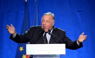 Le président du Sénat Gérard Larcher (Les Républicains) prononce un discours lors de la campagne pour les élections régionales, à Issy-les-Moulineaux, près de Paris, le 9 décembre 2015