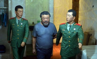 A travers six énormes boîtes en métal rouillé posées dans la nef d'une église vénitienne, l'artiste chinois Ai Weiwei raconte ses 81 jours de détention au printemps 2011, ultime pied de nez du dissident aux autorités de son pays.