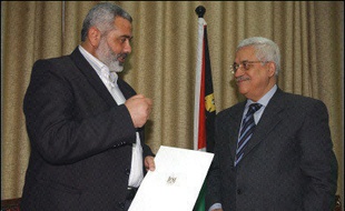 Les partis Hamas et Fatah ont repris jeudi les discussions à Gaza en vue de la formation d'un gouvernement palestinien de coalition dirigé par le mouvement radical.